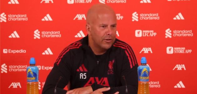 سلوت ينتظر ردة فعل قوية من محمد صلاح في قمة ليفربول ومانشستر يونايتد